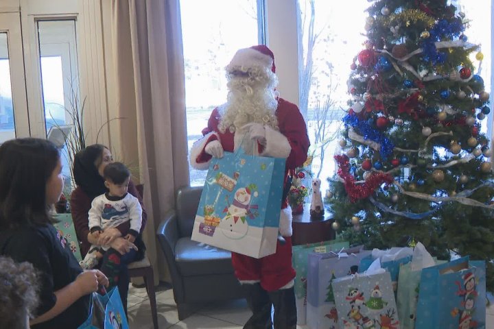 Newcomers in Calgary celebrate first Christmas in Canada