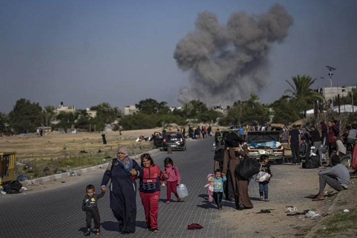 Israel offensive targets crowded Gaza despite urge to protect civilians