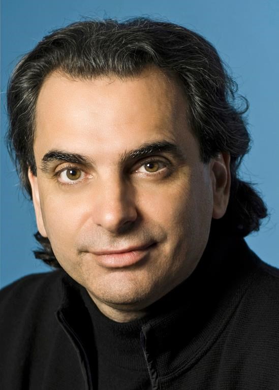 Роденият в Квебек филмов предприемач Даниел Ланглоа и неговият партньор