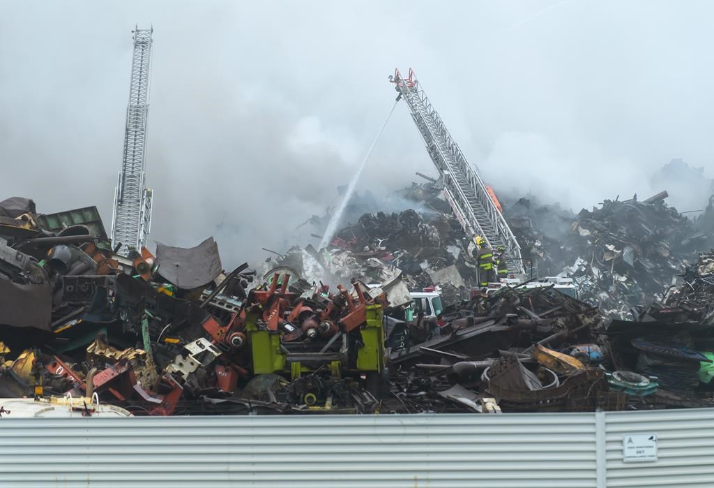 Панел разследващ голям пожар в сметището в Сейнт Джон Нова
