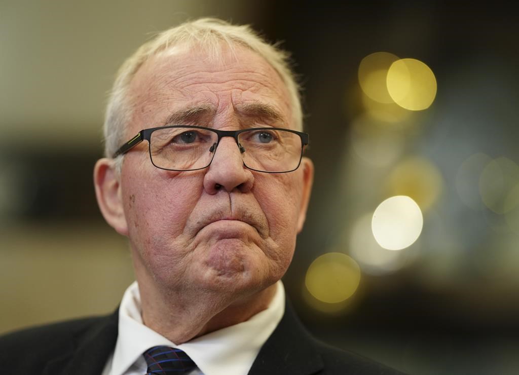 Министърът на отбраната Бил Блеър казва че е малко вероятно