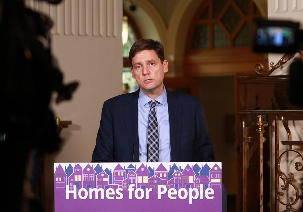 Премиерът Дейвид Еби казва че амбициозната програма за жилищно строителство