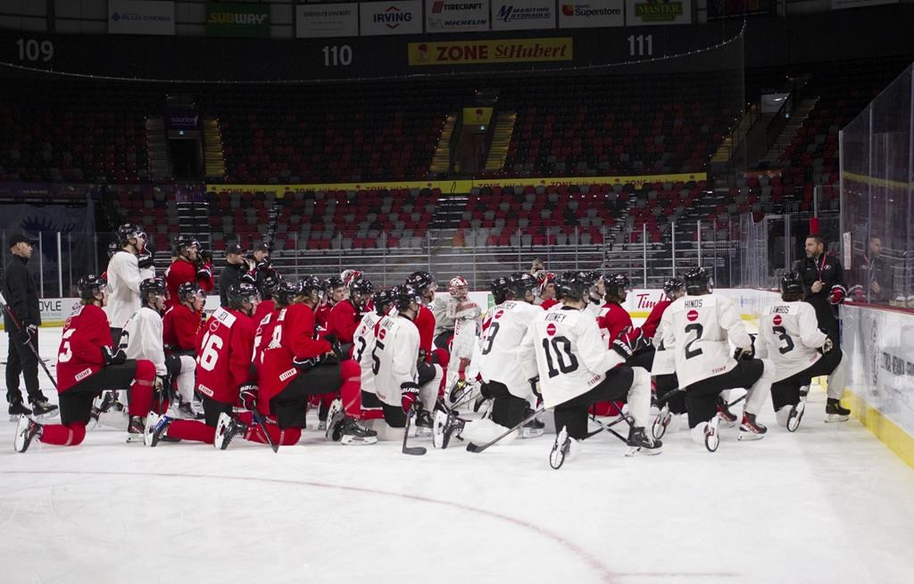 Червеното бялото и черното в списъка на отбора на Канада