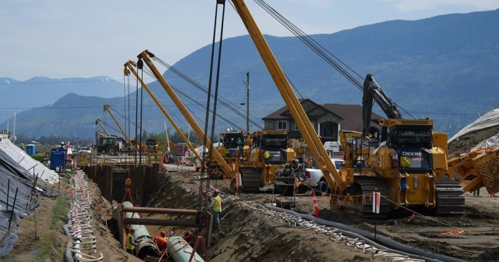 Компанията изграждаща разширяването на тръбопровода Trans Mountain предупреждава че завършването