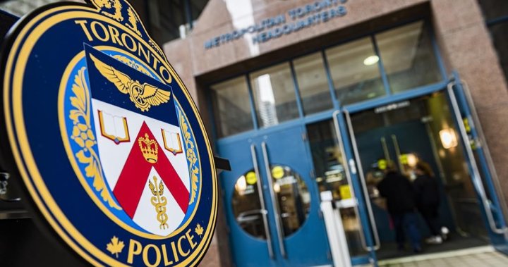 Полицията арестува мъж от Торонто за предполагаем инцидент, мотивиран от омраза в TTC