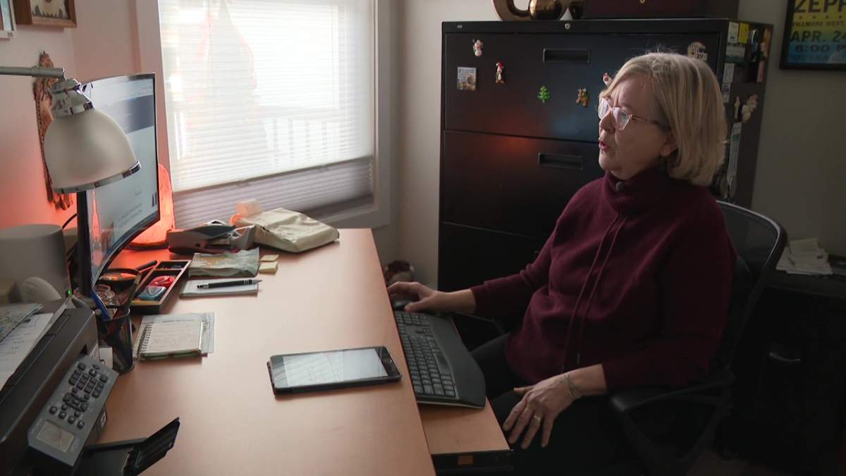 Spruce Grove, Alta. resident Suzanne Kyle lost $1,500 after buying what she thought was the perfect Christmas tree from Adjustabletrees.com.