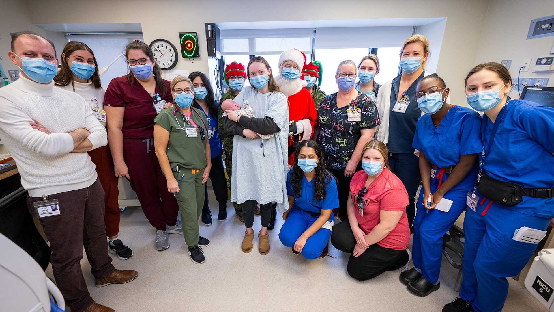 Santa brings holiday cheer to sick kids in Kingston, Ont.