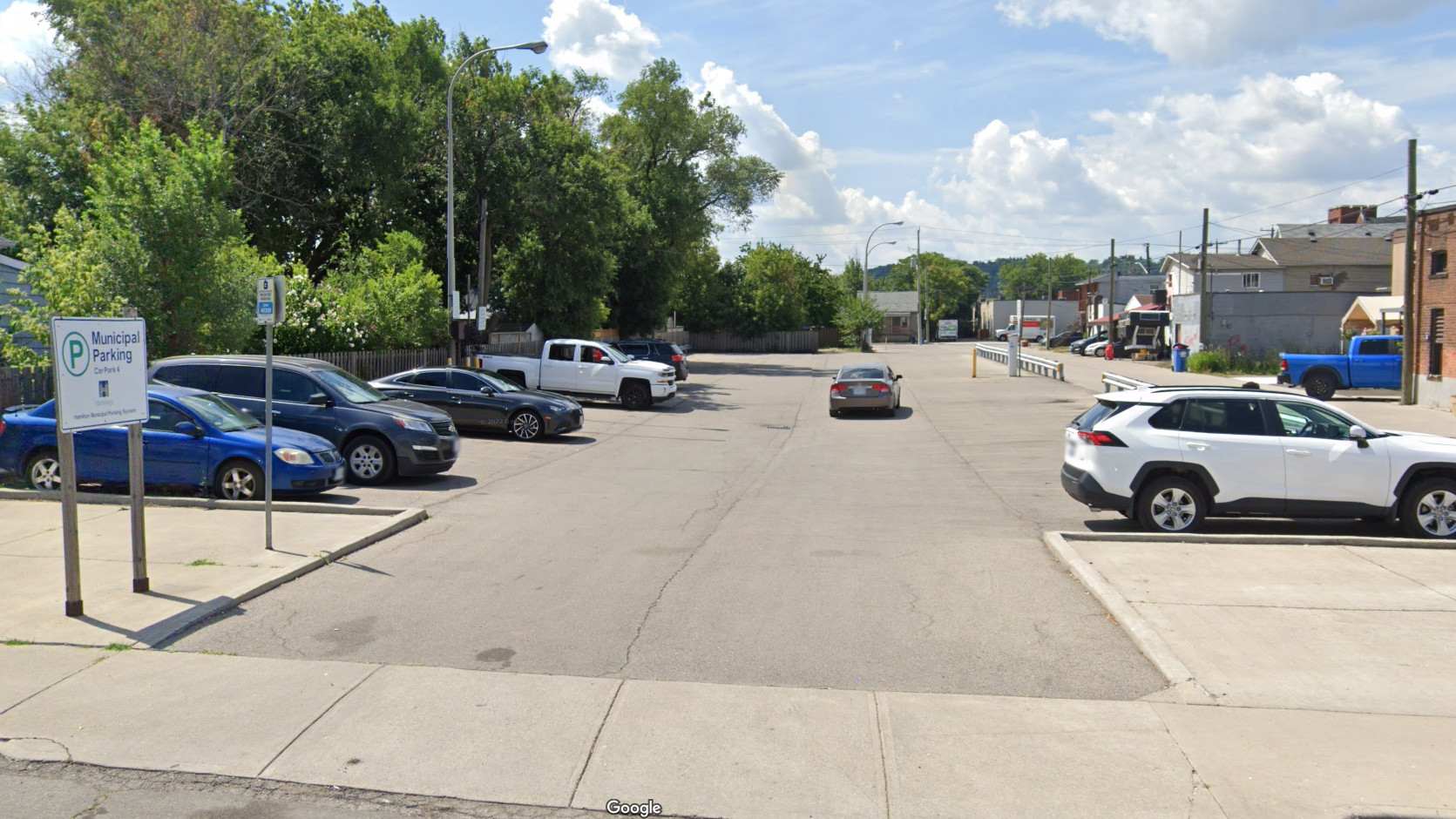 Директорът на благотворителна организация създаваща достъпни жилища в Хамилтън казва план