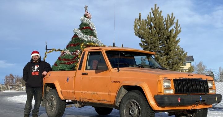 Изработеният по поръчка коледен камион носи „страхотен“ тласък за празничния сезон