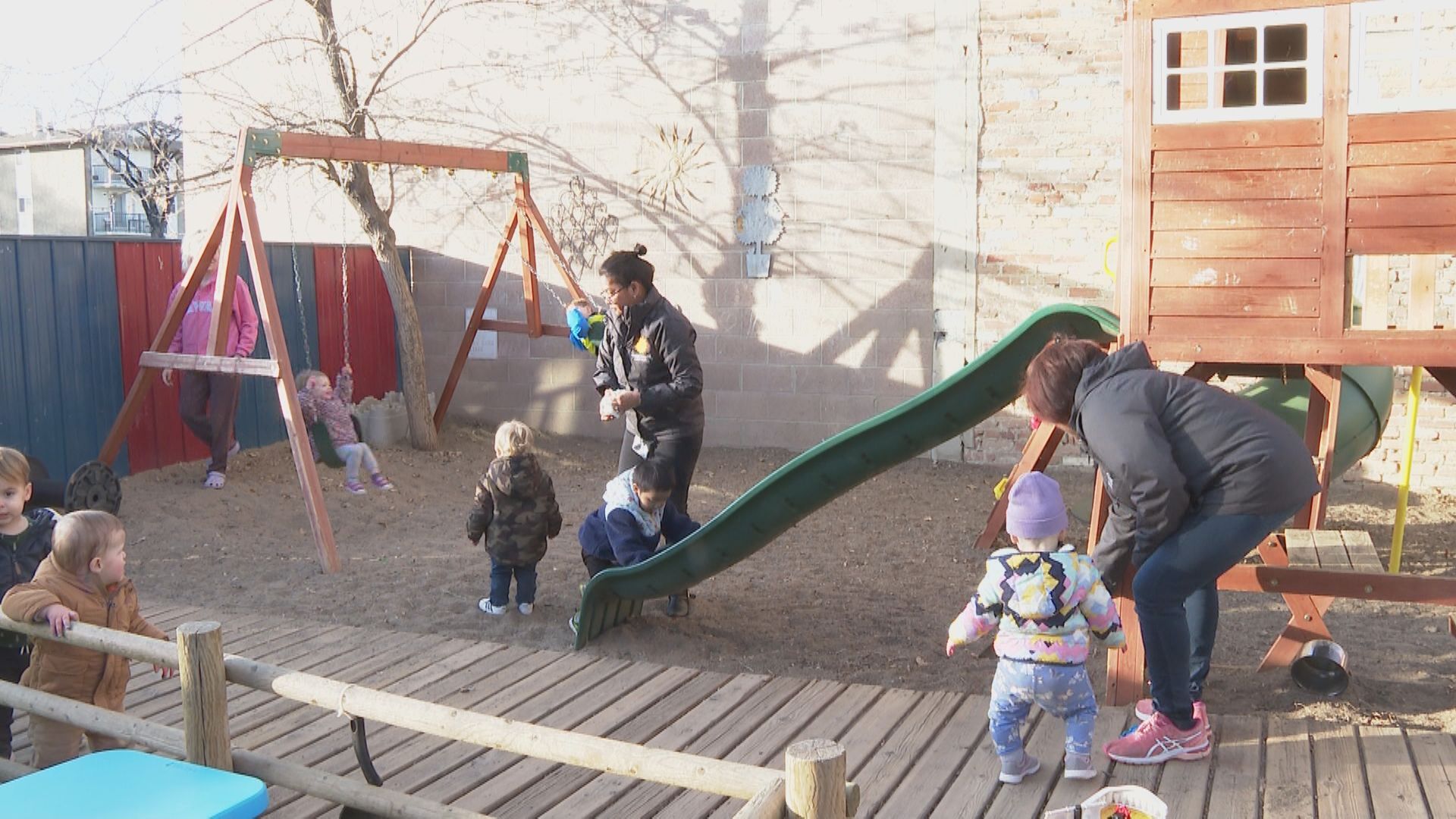 Достъпните грижи за деца са от съществено значение за работещите