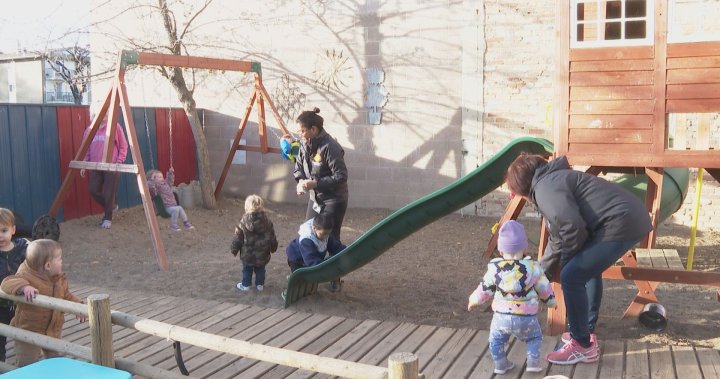 Някои семейства в Алберта са изложени на риск да се върнат към пълните такси за гледане на деца през 2024 г.
