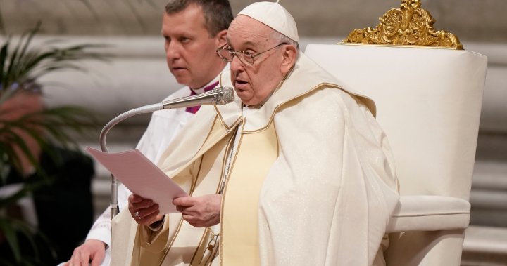 Папа Франциск официално одобри разрешаването на свещениците да благославят еднополови