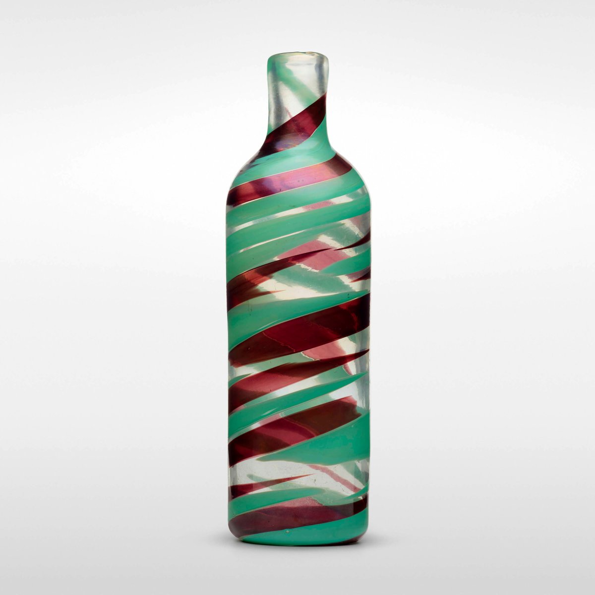 赖特拍卖行提供的这张图片展示了意大利建筑师兼设计师卡洛·斯卡帕 (Carlo Scarpa) 设计的一个花瓶，该花瓶是他 20 世纪 40 年代 Pennelatte 系列的一部分。 杰西卡·文森特 (Jessica Vincent) 于 6 月在弗吉尼亚州里士满郊外的一家 Goodwill 商店以 3.99 美元的价格购买了它。