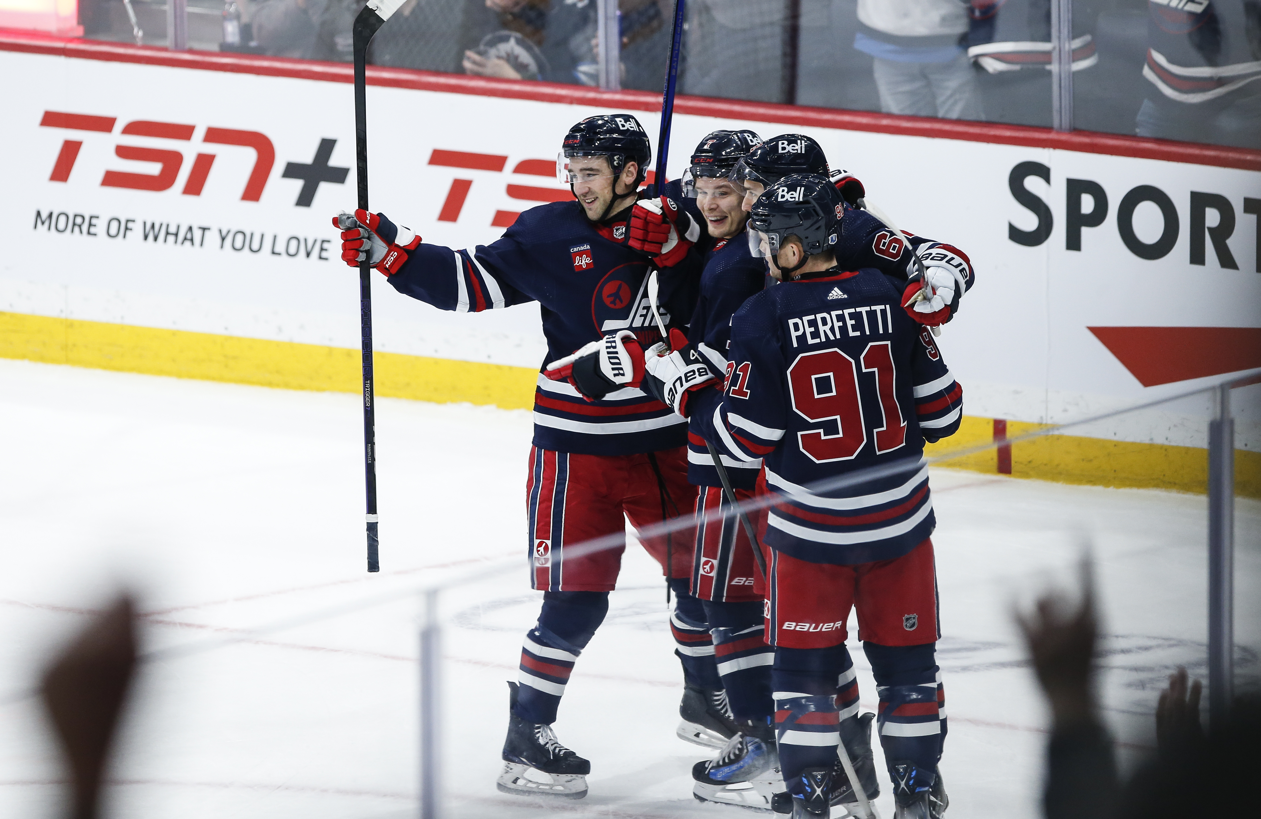 Уинипег Джетс подариха на своите фенове перфектния подарък за коледната