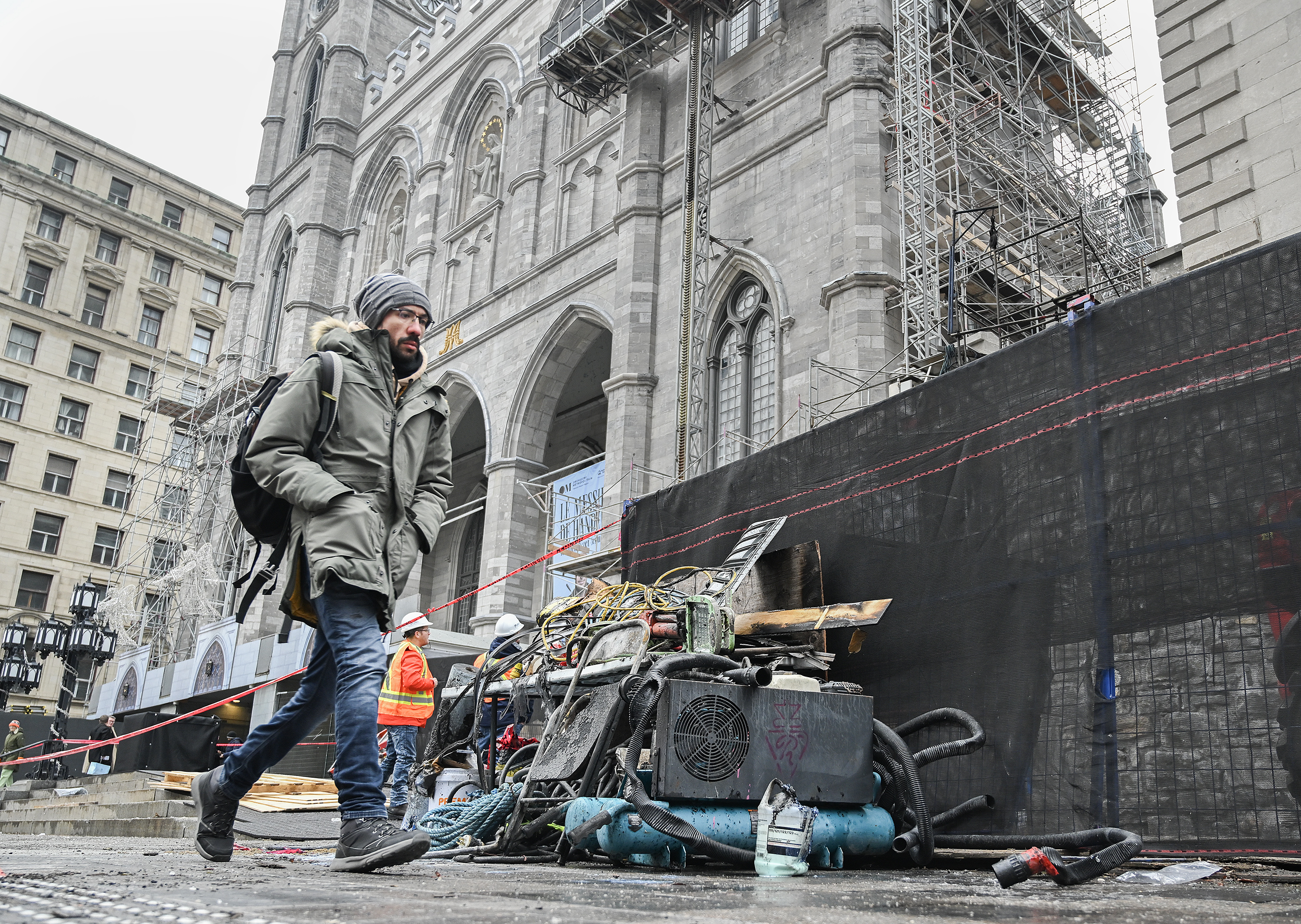 Полицията в Монреал казва че пожарът рано сутринта на Бъдни