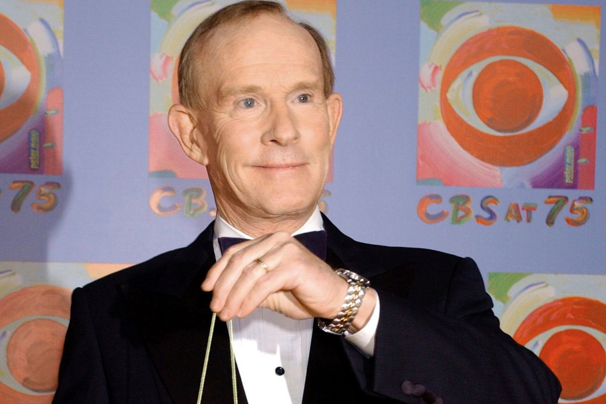 Tom Smothers does yo-yo tricks during arrivals at CBS's 75th anniversary celebration Sunday, Nov. 2, 2003, in New York. Tom Smothers, half of the Smother Brothers, died, Tuesday, Dec. 26, 2023 at 86.