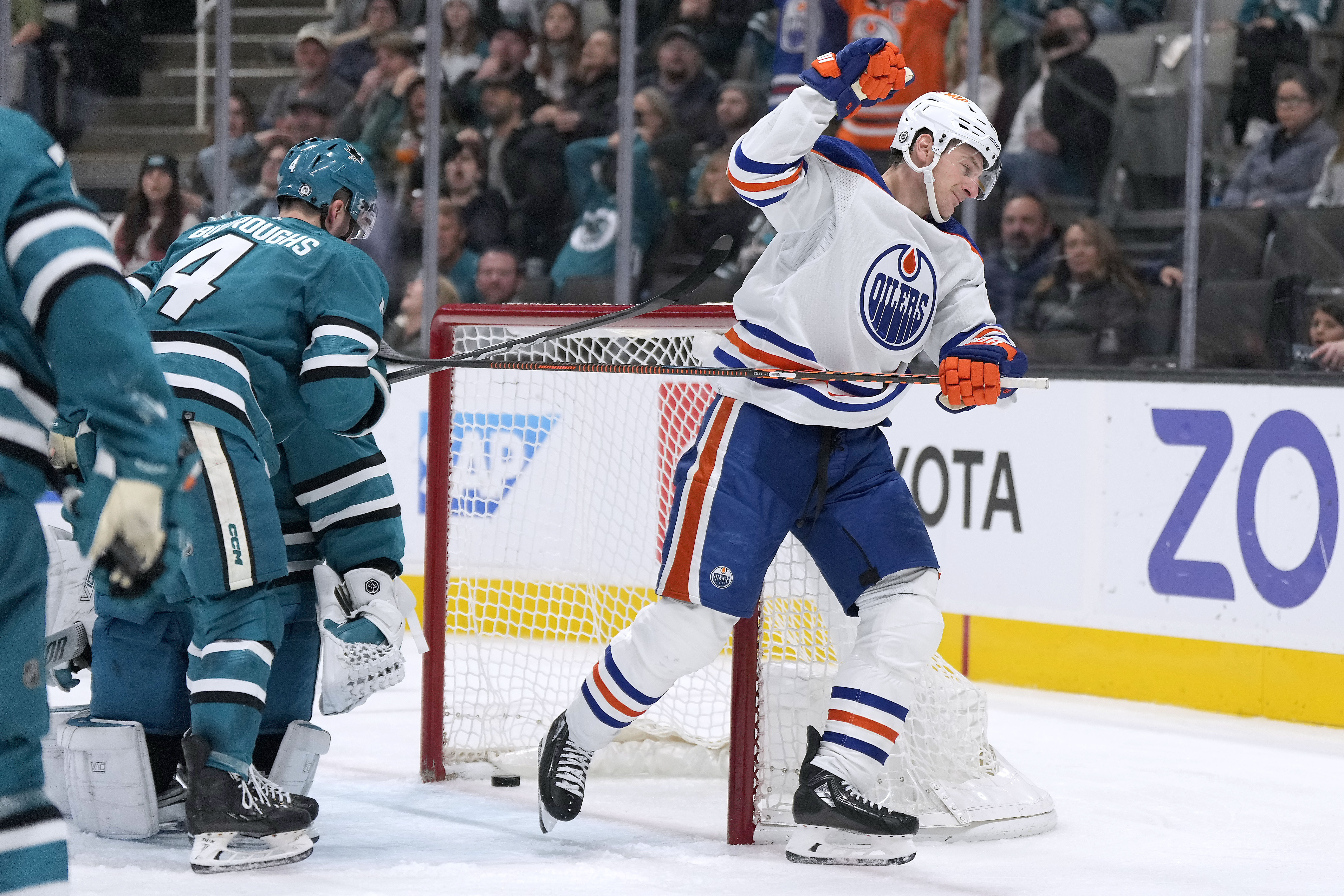 Едмънтън Ойлърс спечели третата си поредна победа побеждавайки Шаркс с