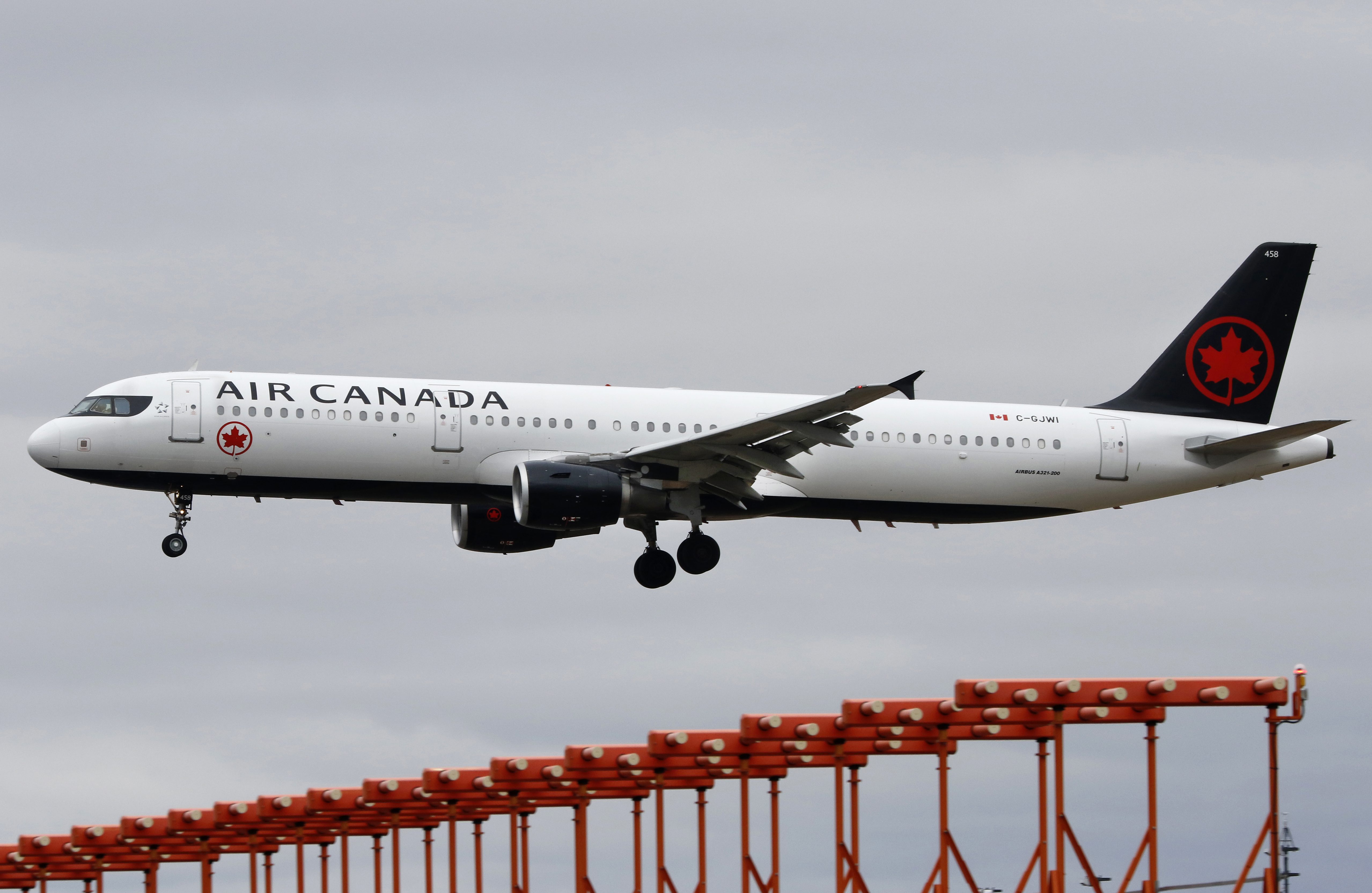 Toronto plane aborts landing 150 ft above ground after runway incursion