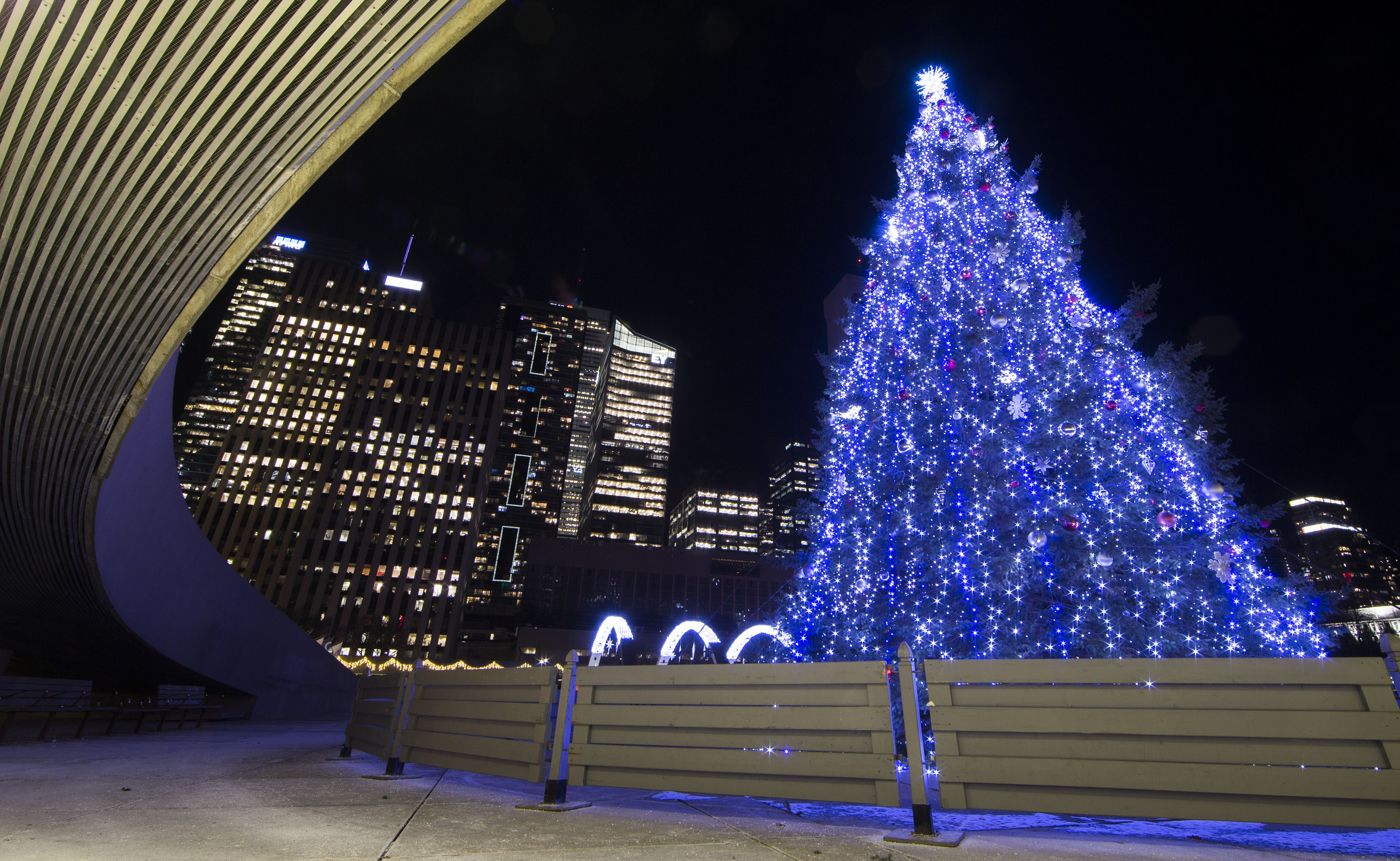 Toronto 2023 What s open and closed on Christmas Eve Christmas