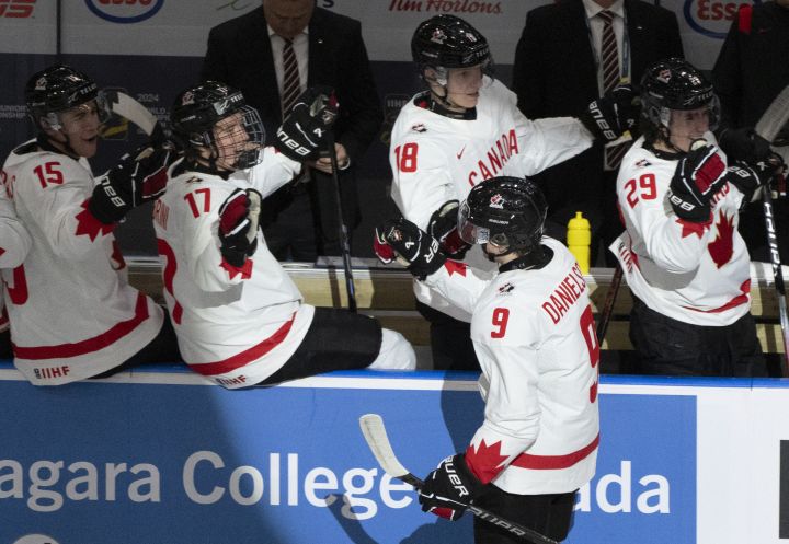 Нейт Даниелсън отбеляза гол и асистенция когато Канада победи Финландия