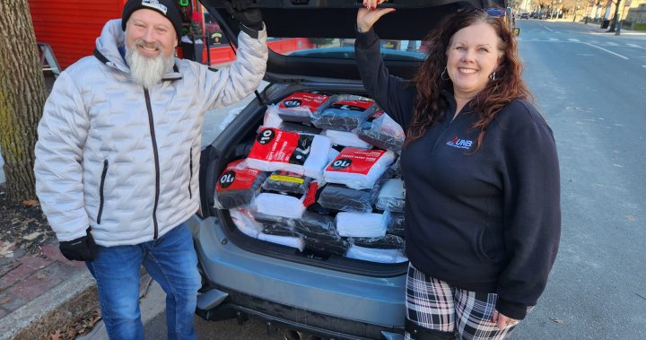 Couple pairs up to donate thousands of socks to Canadians experiencing homelessness