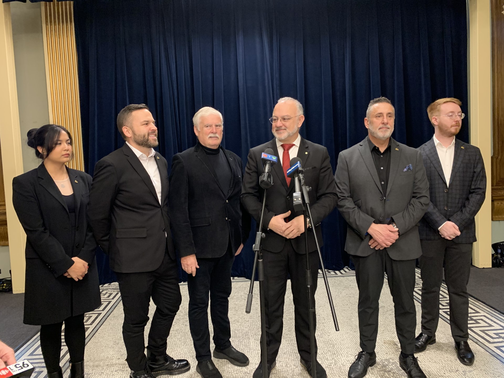 Ансамбъл Монреал направи победна обиколка в кметството на Монреал в