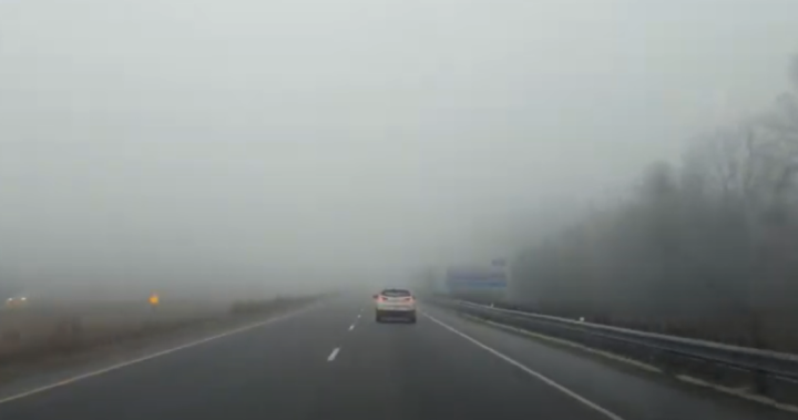 Environment Canada предупреждава пътуващите да намалят скоростта, тъй като над Онтарио витае мъгла
