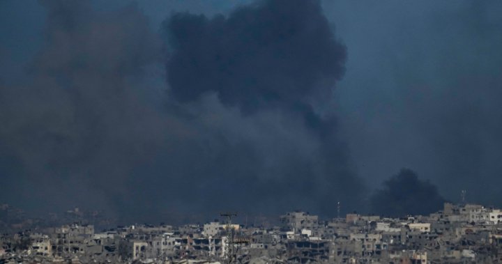 Израелските сили нахлуха в бежански лагер на Западния бряг, докато наземната офанзива в Газа се разширява