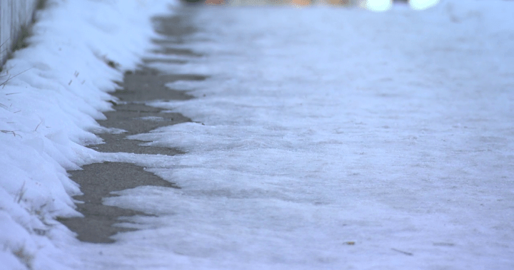 “完全冰封”：卡尔加里居民对路径积雪清理不力表达担忧