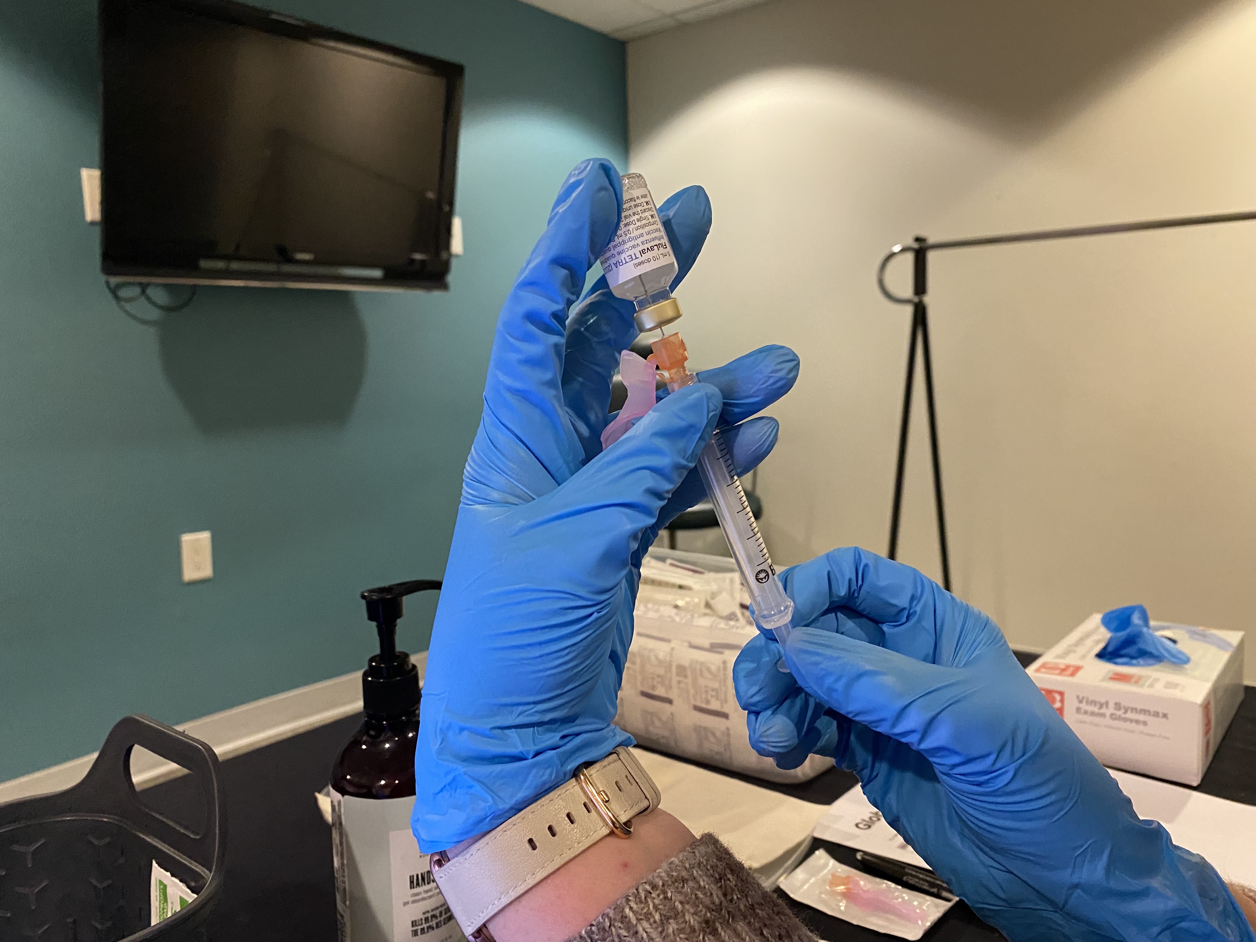 Фармацевтите в B C подновяват натиска за публична ваксинация тъй като