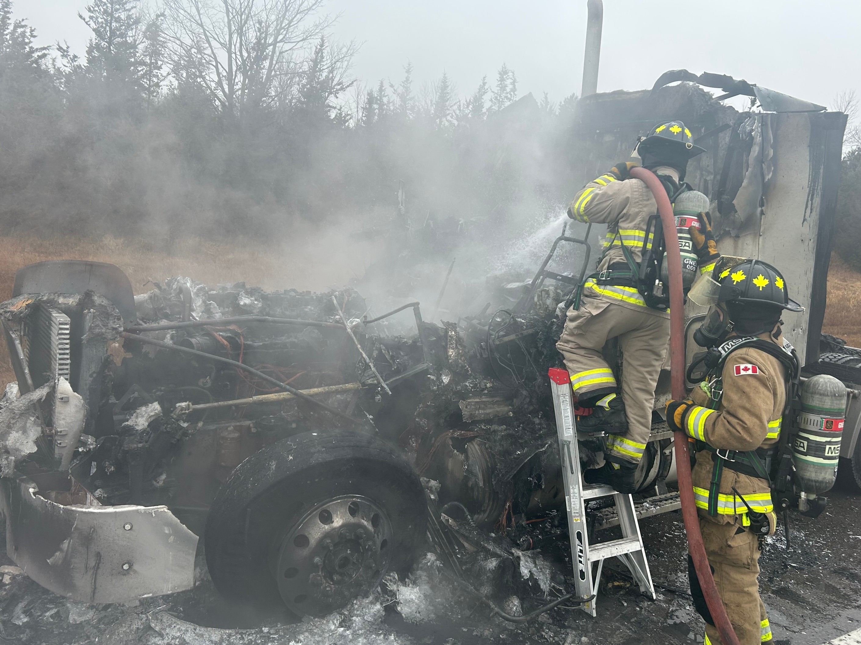 Участък от магистрала 401 беше временно спрян в четвъртък след