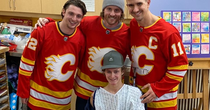 Calgary Flames, Hitmen носят празнично настроение в Детската болница в Алберта