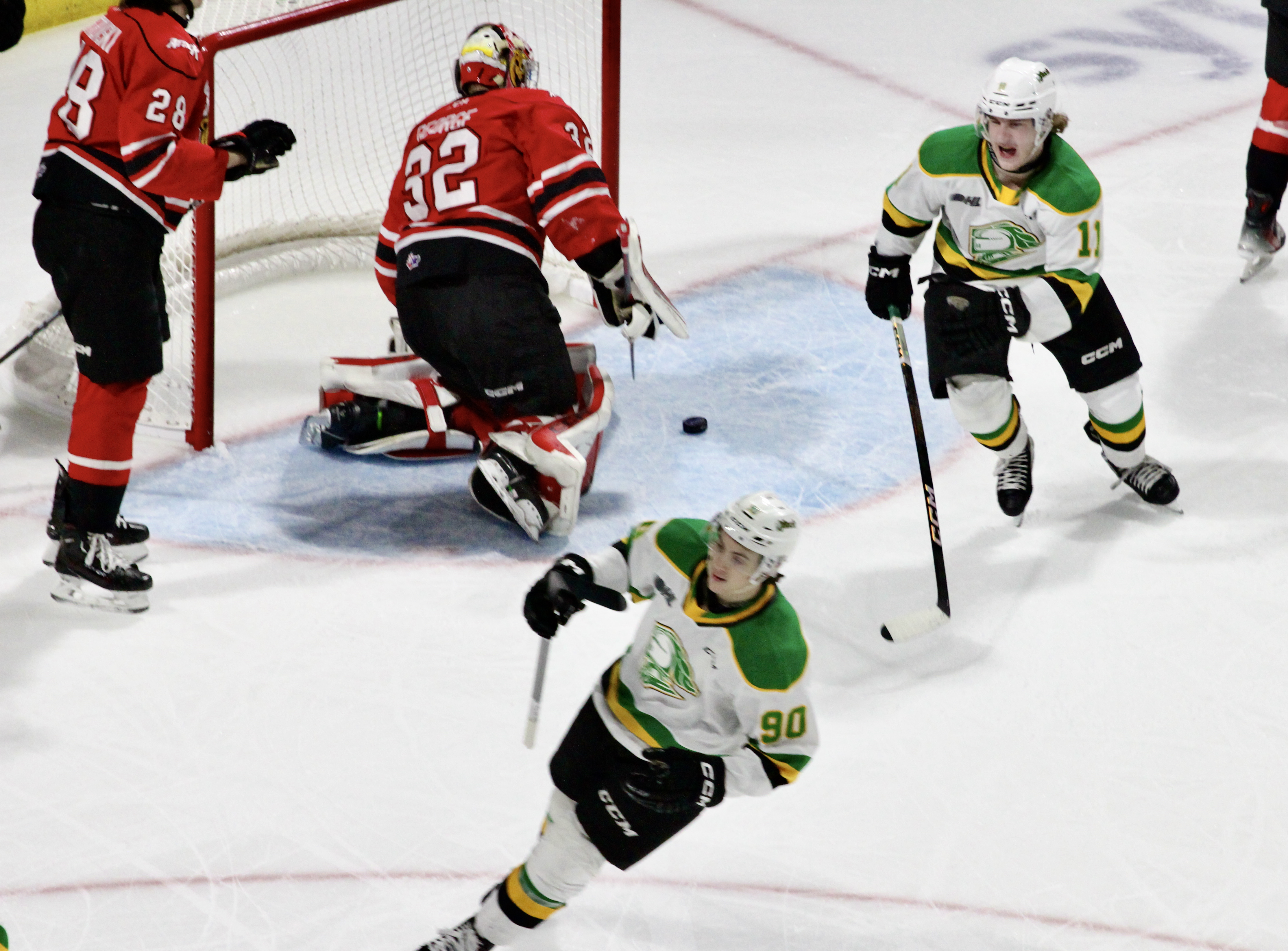 Руслан Газизов и Джейкъб Жулиен комбинираха девет точки на домашния