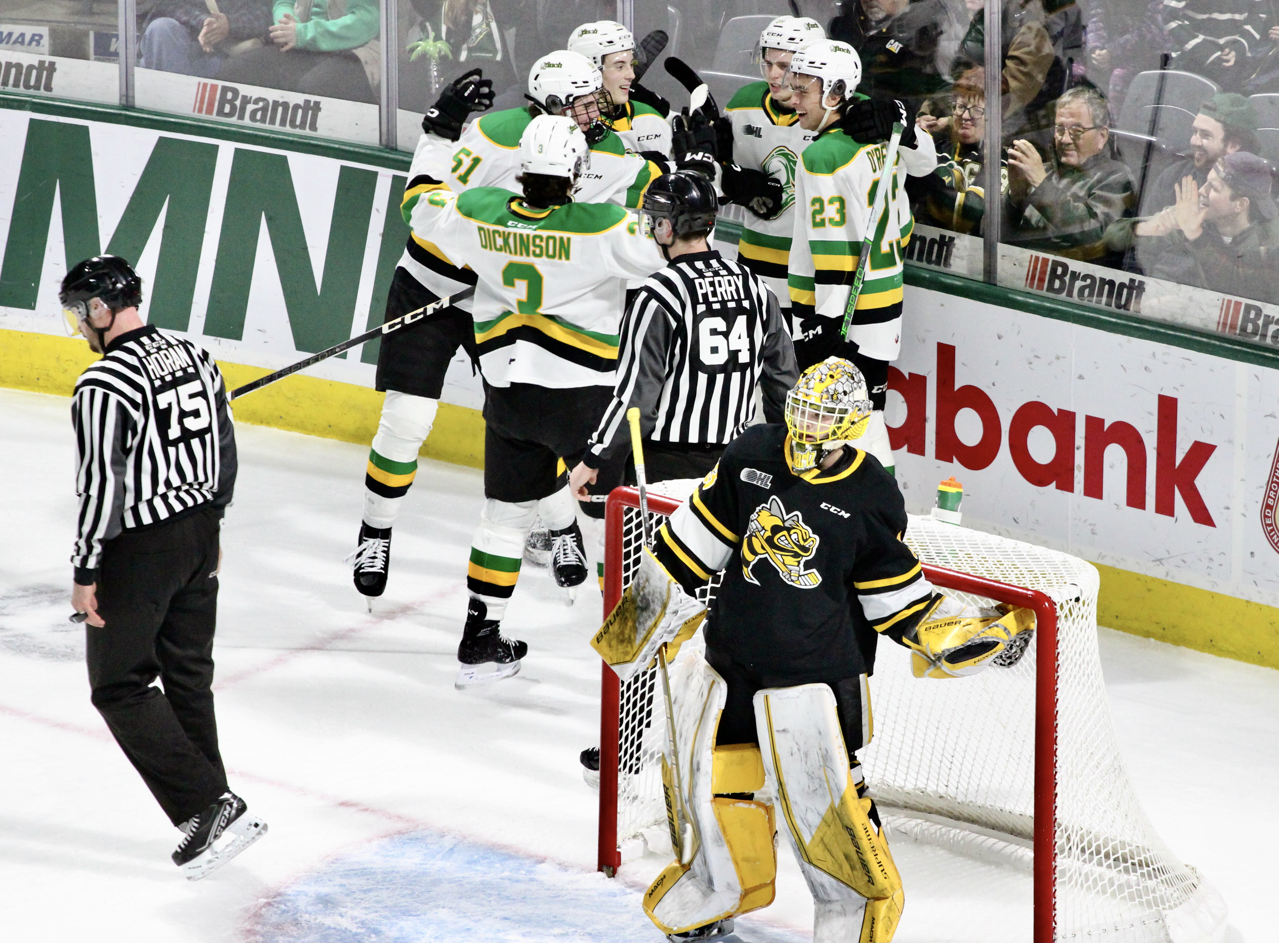 Четири точки от Сам Дикинсън три точки от Руслан Газизов