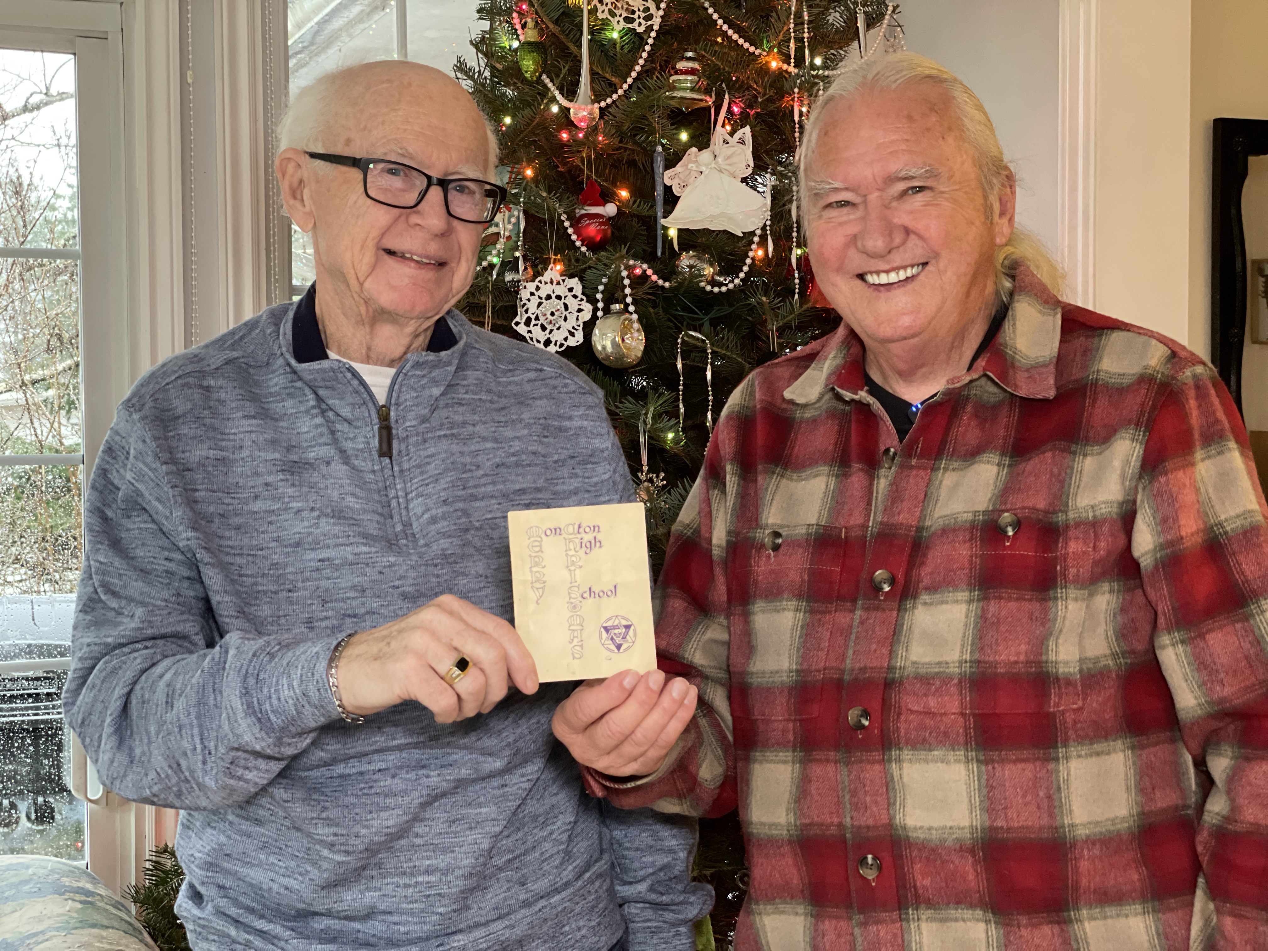 Размяната на коледни картички която започна като шега в началото