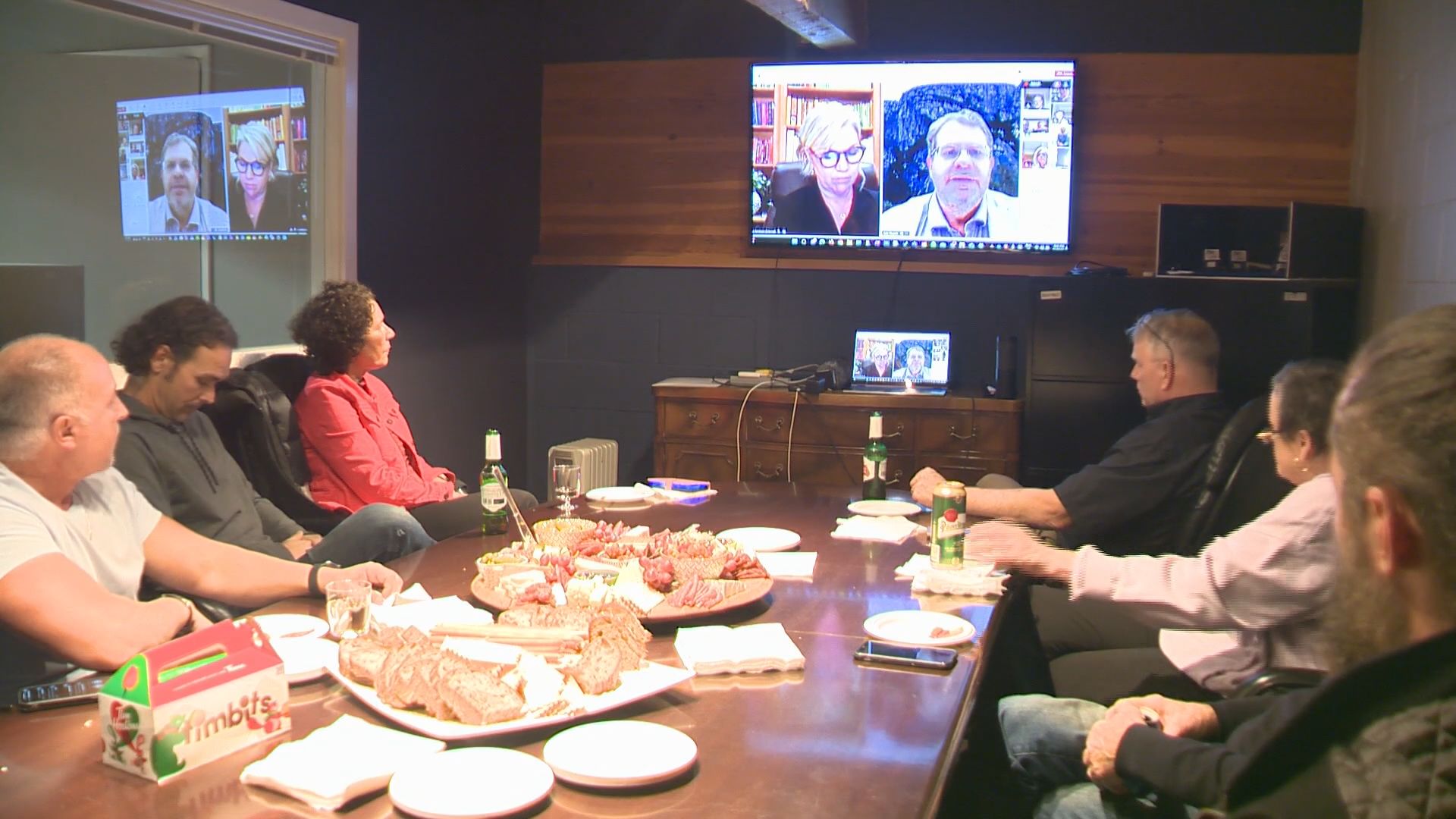 Жителите които живеят в яхтено пристанище в Северен Ванкувър са