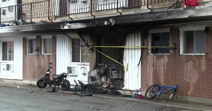 Шефът на пожарната разследва Кингстън, Онтарио, пожар в мотел 