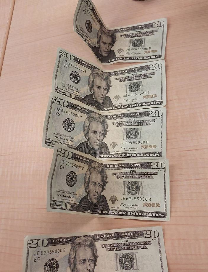 Полицията предупреждава да бъде нащрек за фалшиви банкноти на САЩ