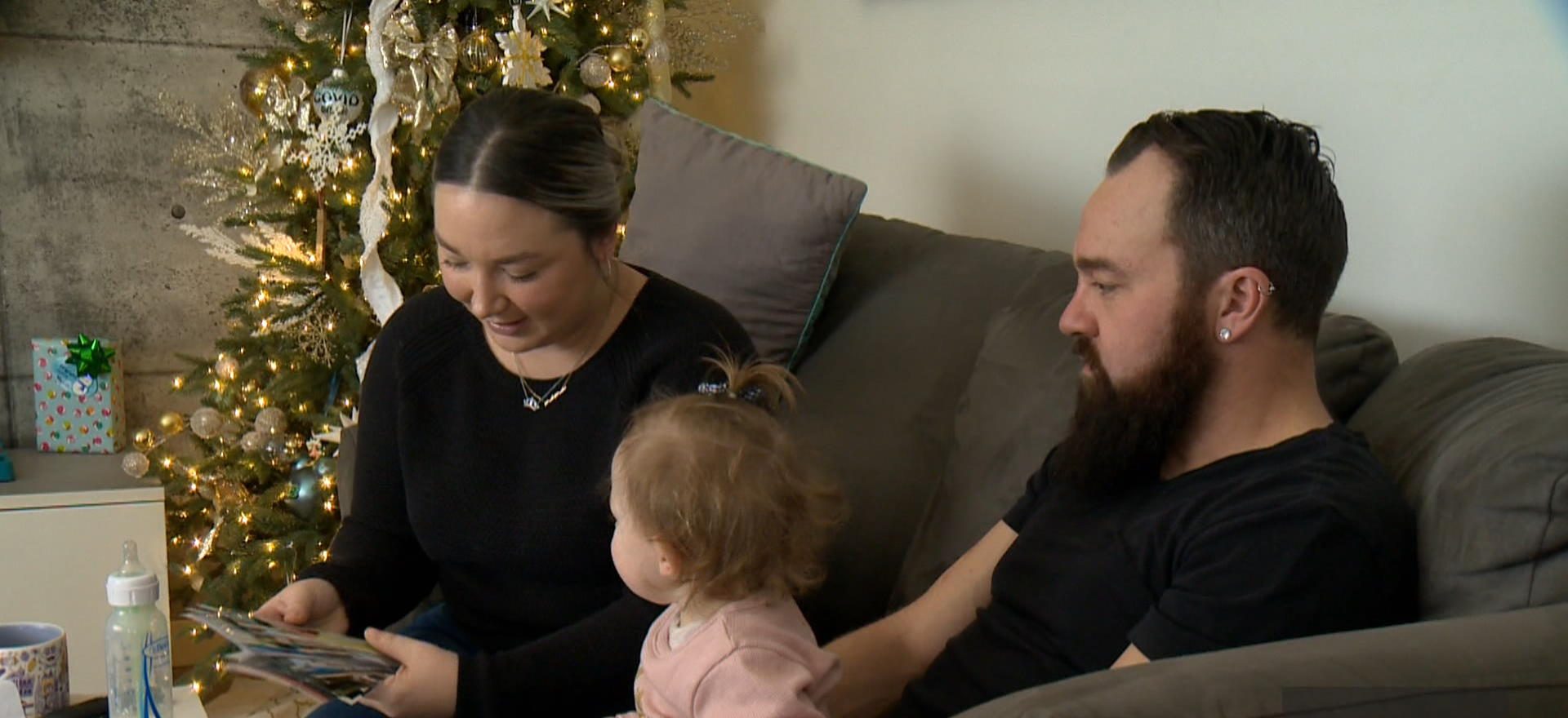 Родителите на Regina Криста Сандеркок и Тревър Фризен започват набиране