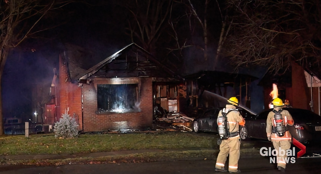 Пожар в къща в Линдзи Онтарио рано в неделя се