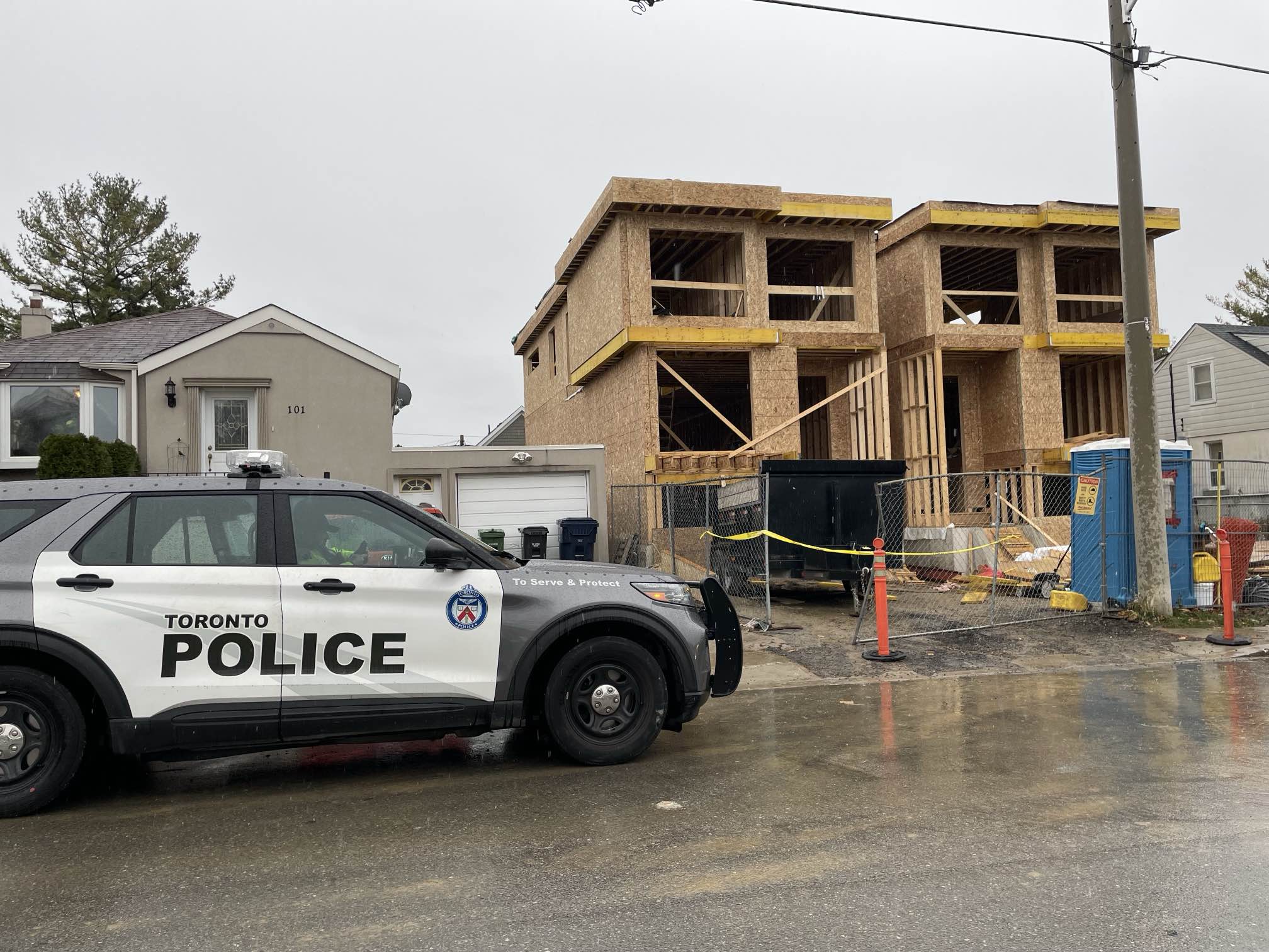 Worker dies after falling from home in Toronto’s east end