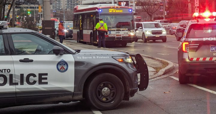 Полицията в Торонто съобщи, че 14-годишно момче е изправено пред