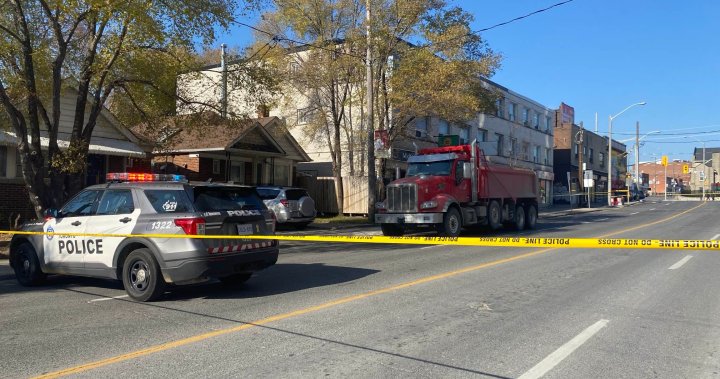 Шофьор на самосвал е обвинен, след като пешеходец уби пресичащ улица в Торонто