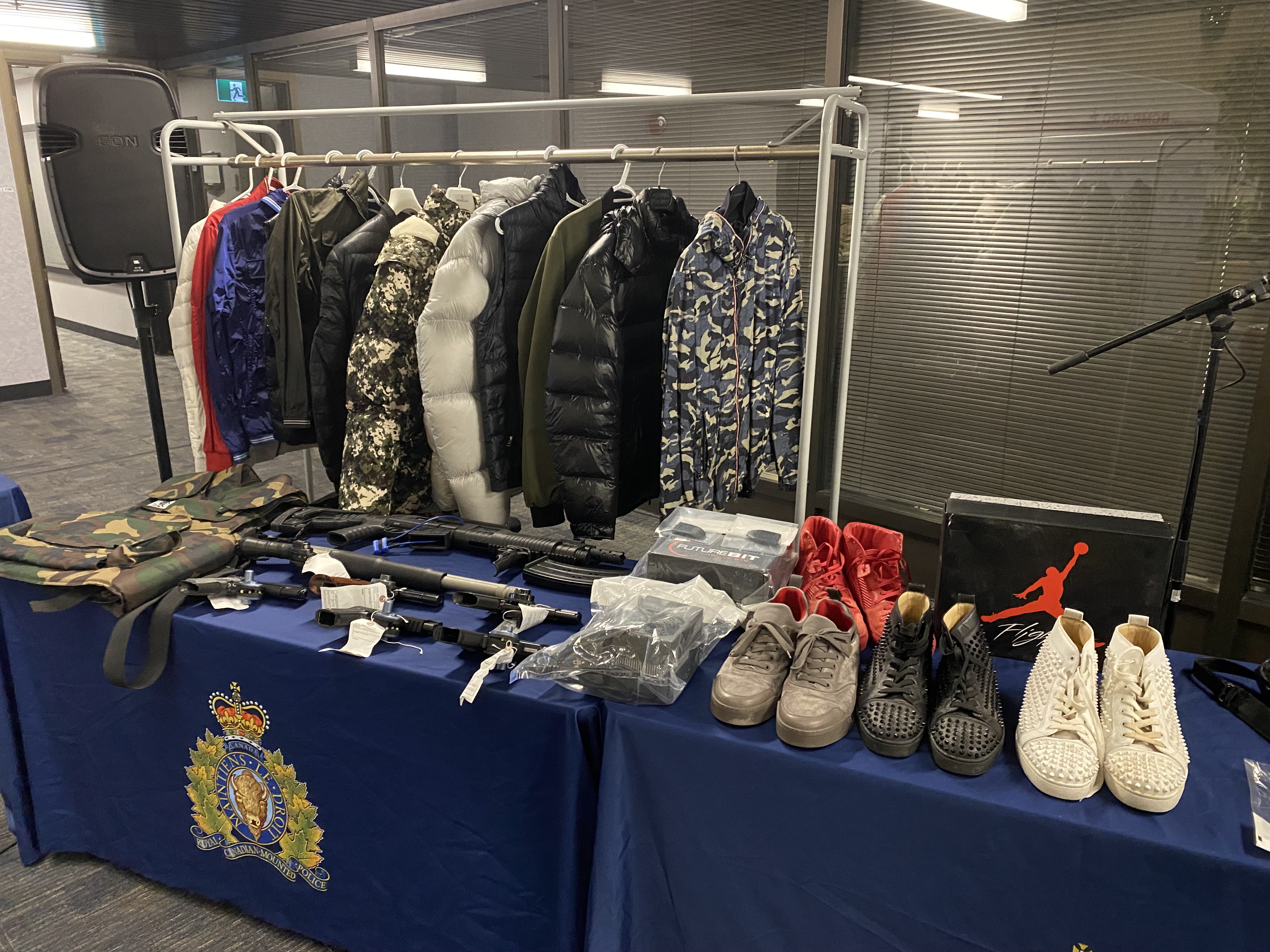 Шестима жители на Манитоба са изправени пред обвинения след разследване