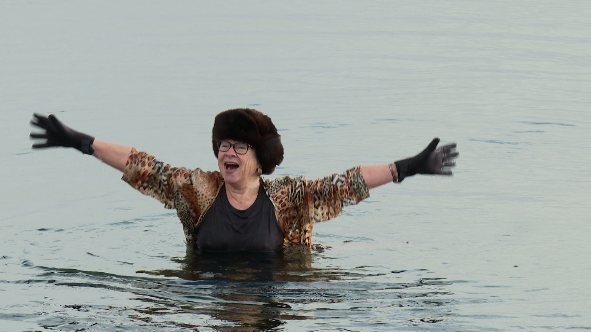 Kingston, Ont., grandmother takes a polar plunge to support grandmothers in Africa