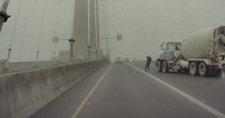 Плашещо близък разговор на моста Порт Ман миналата седмица беше