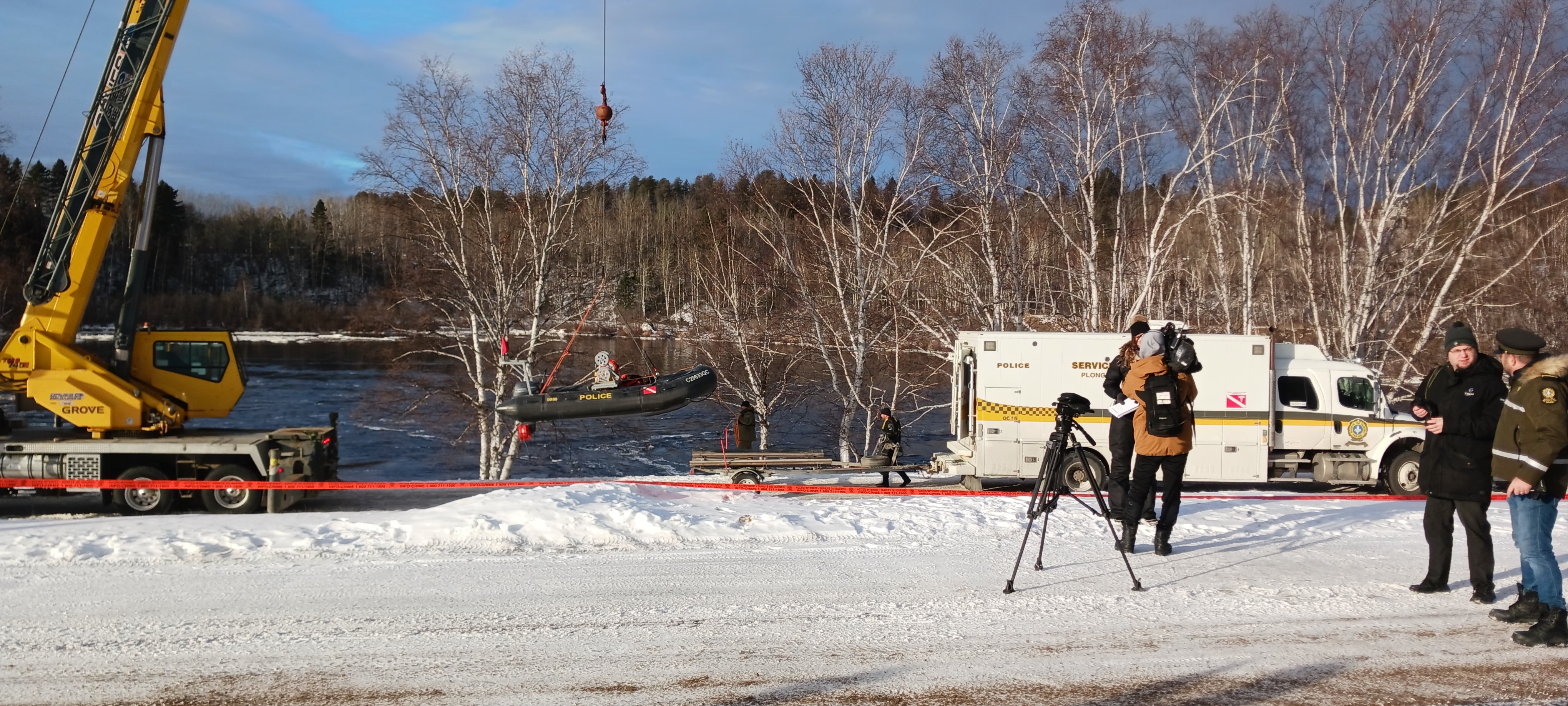 Търсенето на четиригодишното момиче което изчезна в река Квебек в