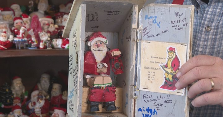 Колекционерът на Дядо Коледа показва стотици фигури в Летбридж, Алта. home