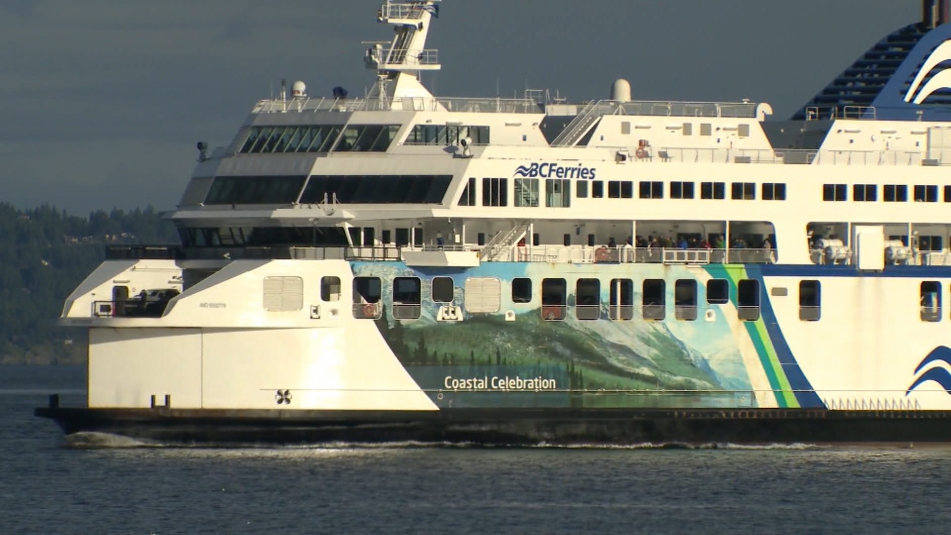 Пътниците на BC Ferries плаващи между Duke Point Нанаймо и