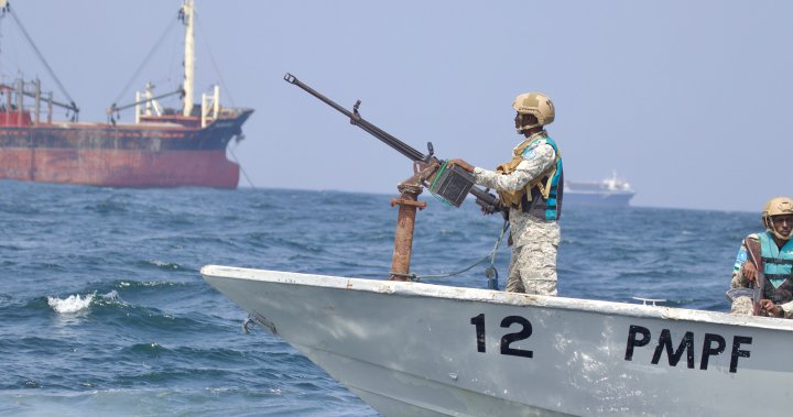 Търговски кораб плаващ край Сомалия е бил отвлечен от неизвестни